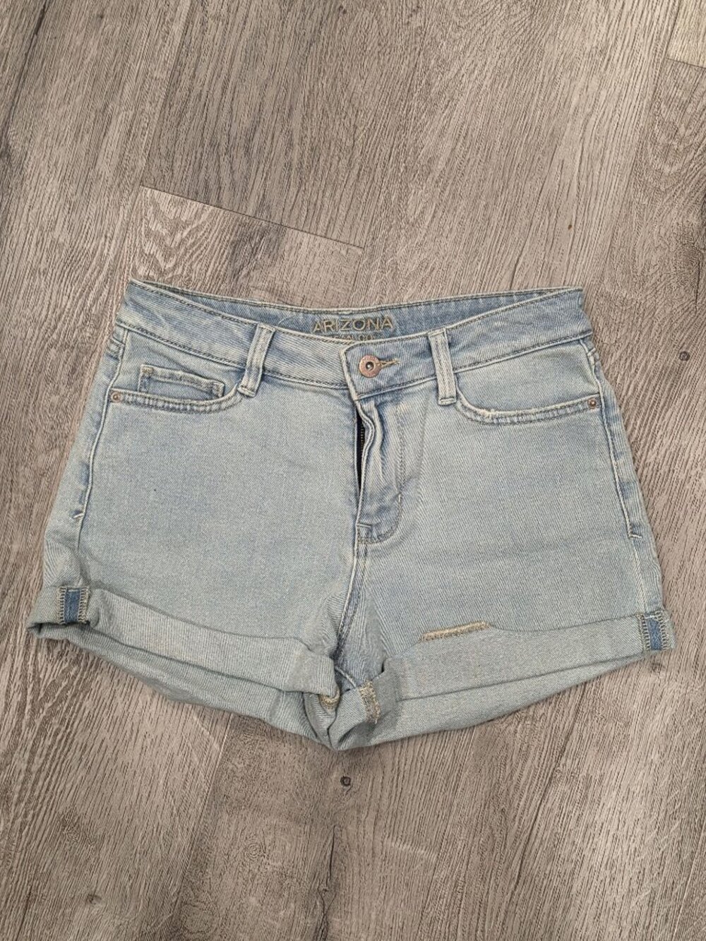 Arizona Jean Co. Womens Light Wash Denim Shorts Size 7 With Rolled Hem & Casual